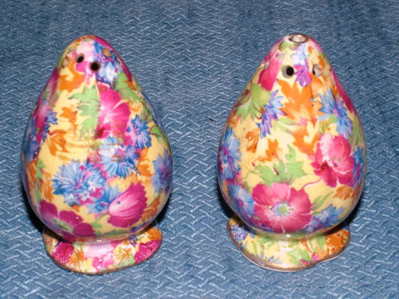 VINTAGE GRIMWADES HAND PAINTED SALT & PEPPER SHAKERS