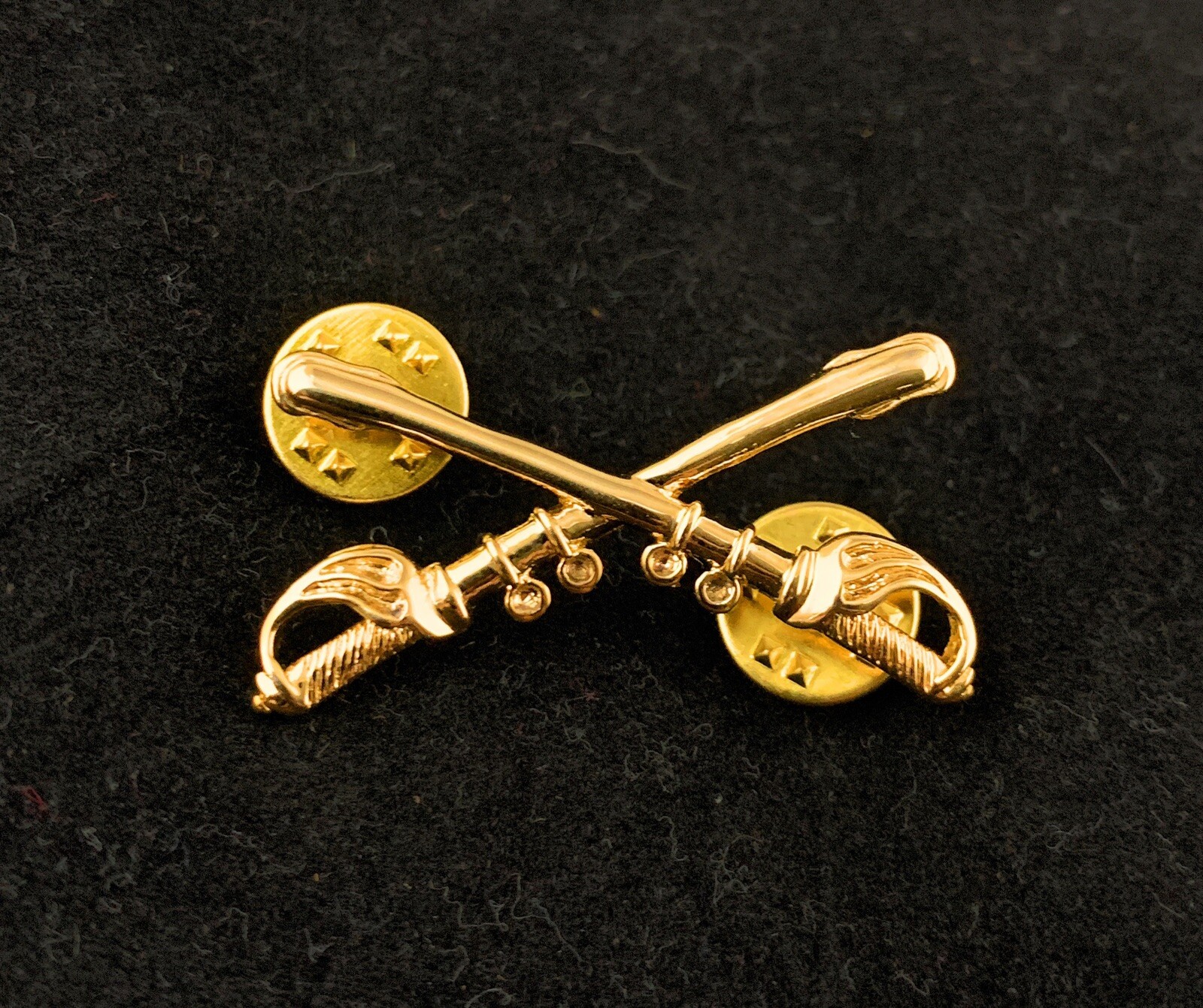 ☀️U.S. Army Gold Cavalry Crossed Sabers, Military Hat Lapel Pin, Medium 1-1/2"