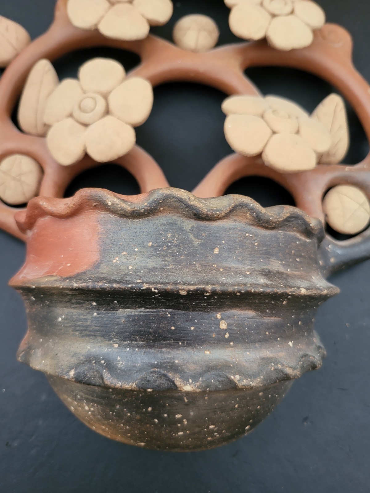 Vtg Mexican Folk Art Tree of Life Flowers Leaves Terra Cotta Wall Planter 14¼"