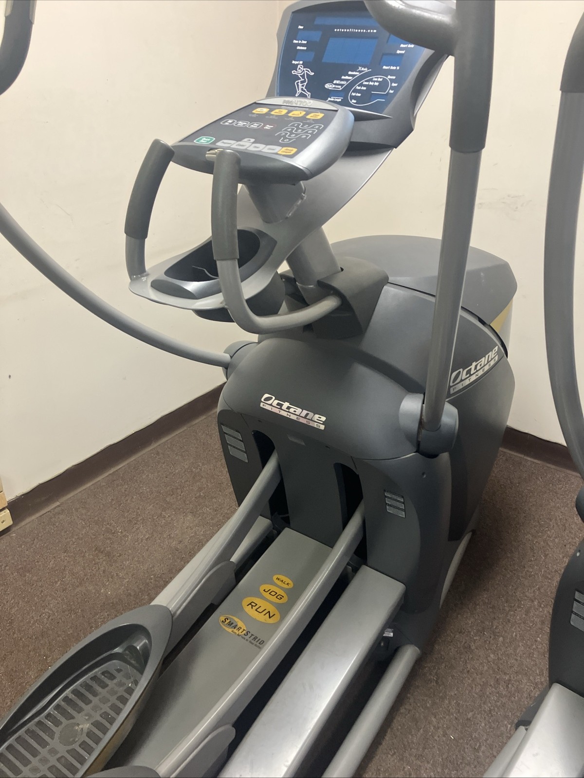 Octane Pro 4700 Elliptical Crosstrainer - SHIPPING NOT INCLUDED