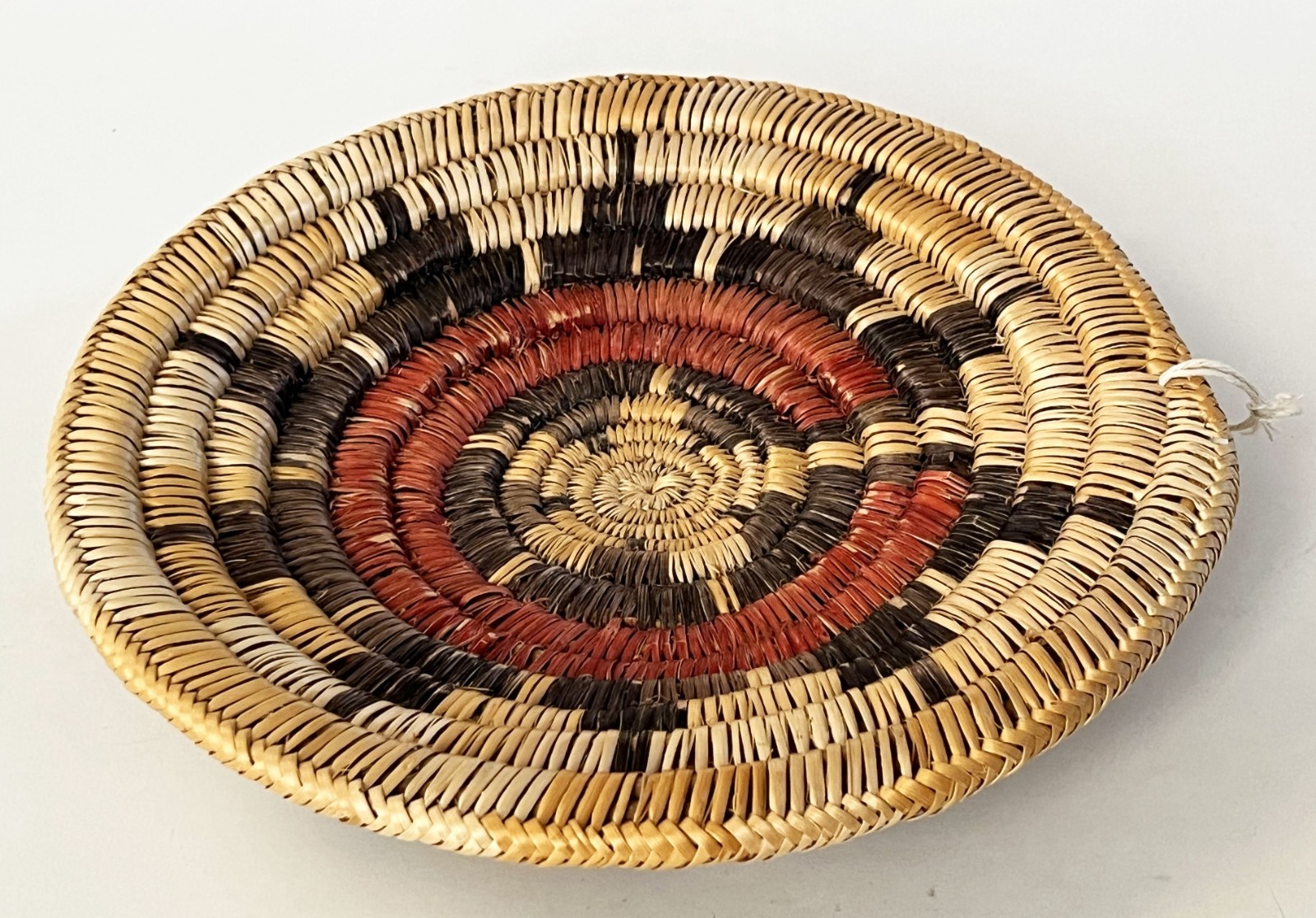 NAVAJO DINE HAND WOVEN 11" WEDDING BASKET TRAY C. 1970s NATIVE AMERICAN ART