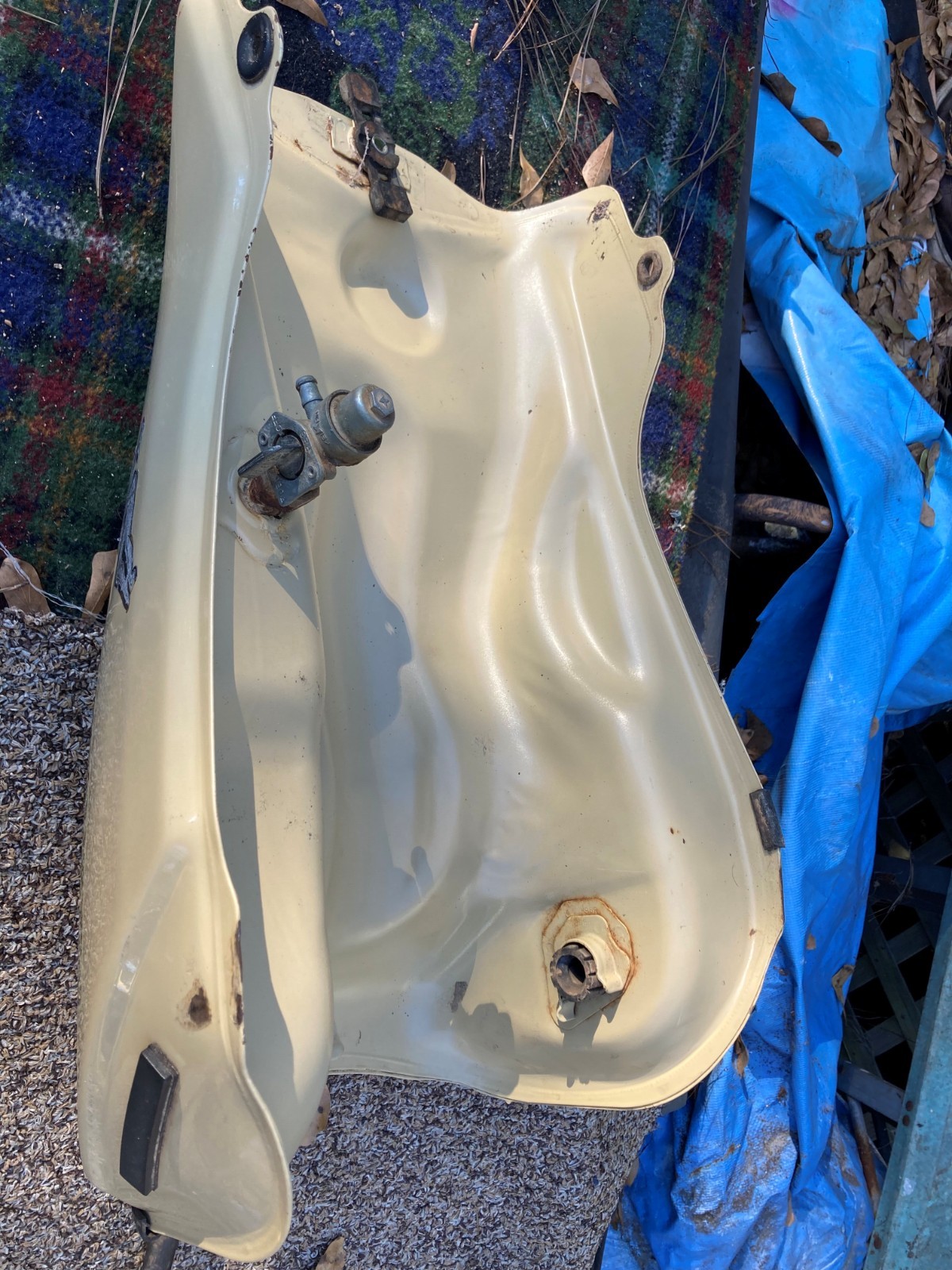 USED OEM 93-00 HONDA TRX300 TRX300FW 2x4 FOURTRAX YELLOW FUEL TANK with petcock