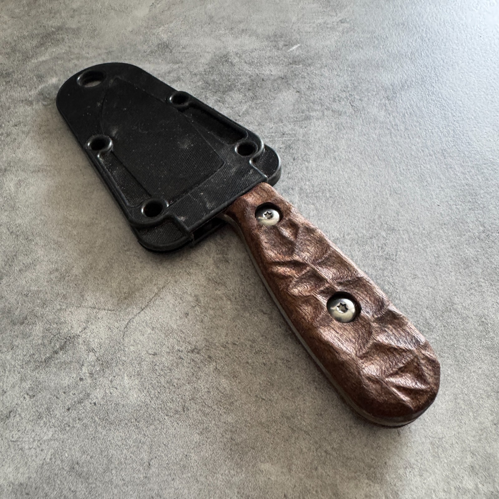 Royalcurl scales for ESEE Izula extended walnut (w/Hardware)