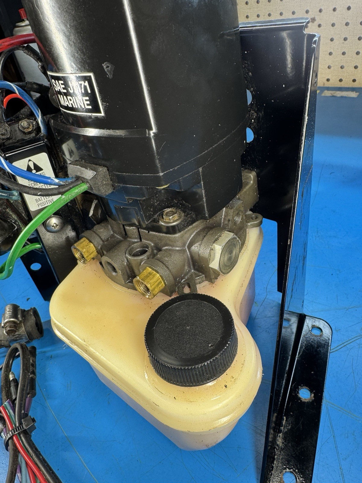 MerCruiser Alpha One Gen 2 Trim Tilt Pump