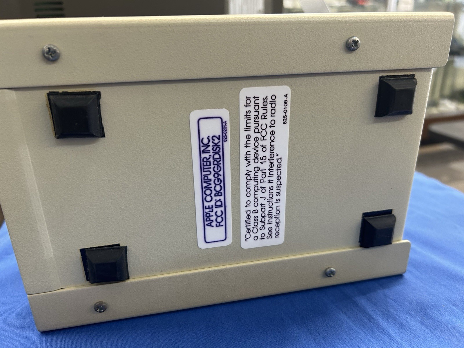 Vintage Apple IIe Computer A2S2064 With Disk ii Turns On Untested