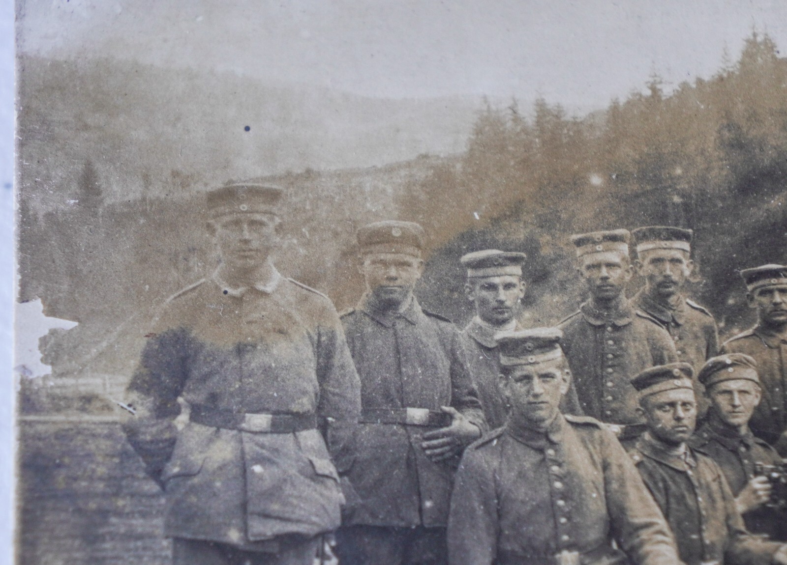 WWI 1917 Photo of 20 German Soldiers in Uniform with Machine Gun Post Card WW1