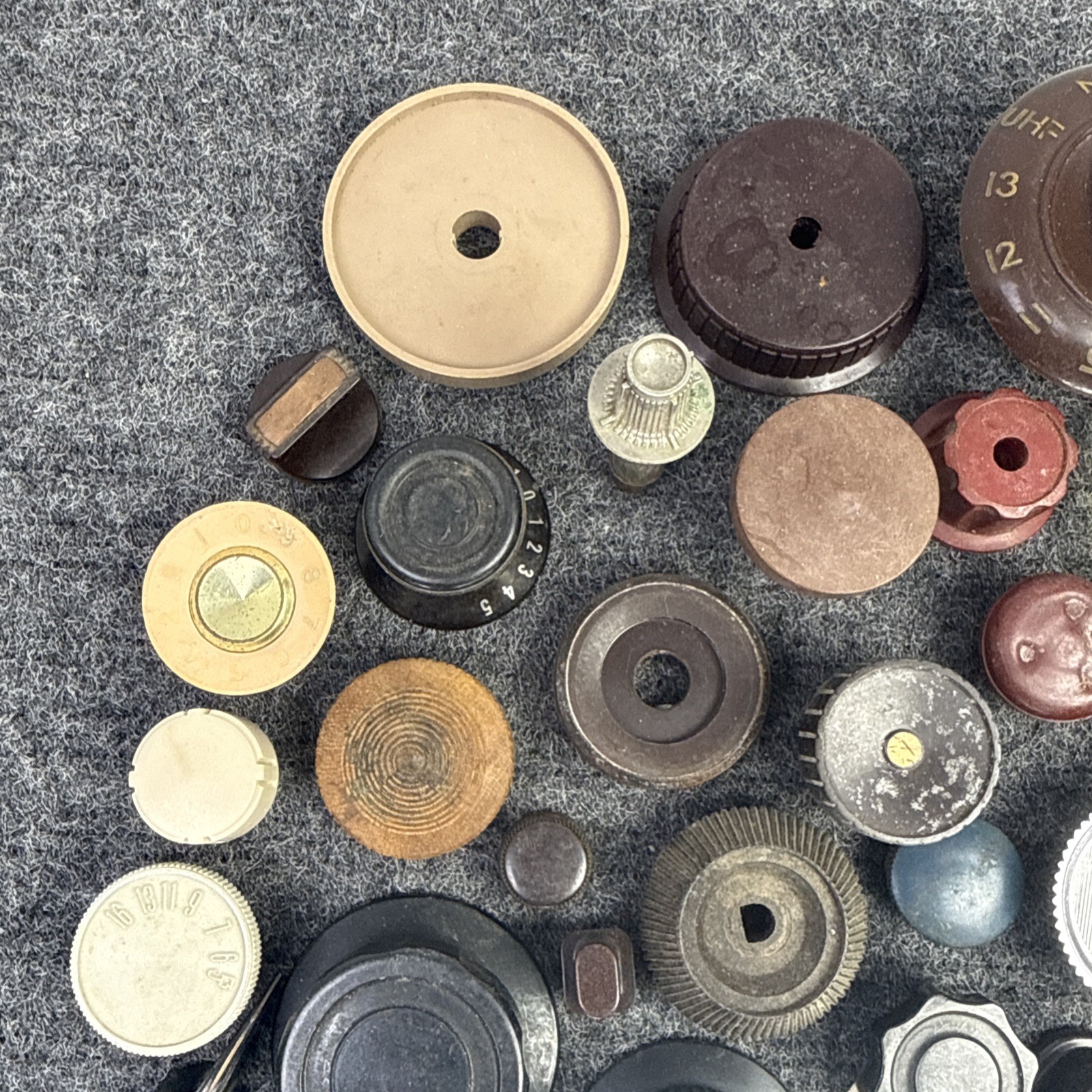 50+ Vintage Radio / TV / Equipment Knobs Used Midcentury Plastic Bakelite LOT
