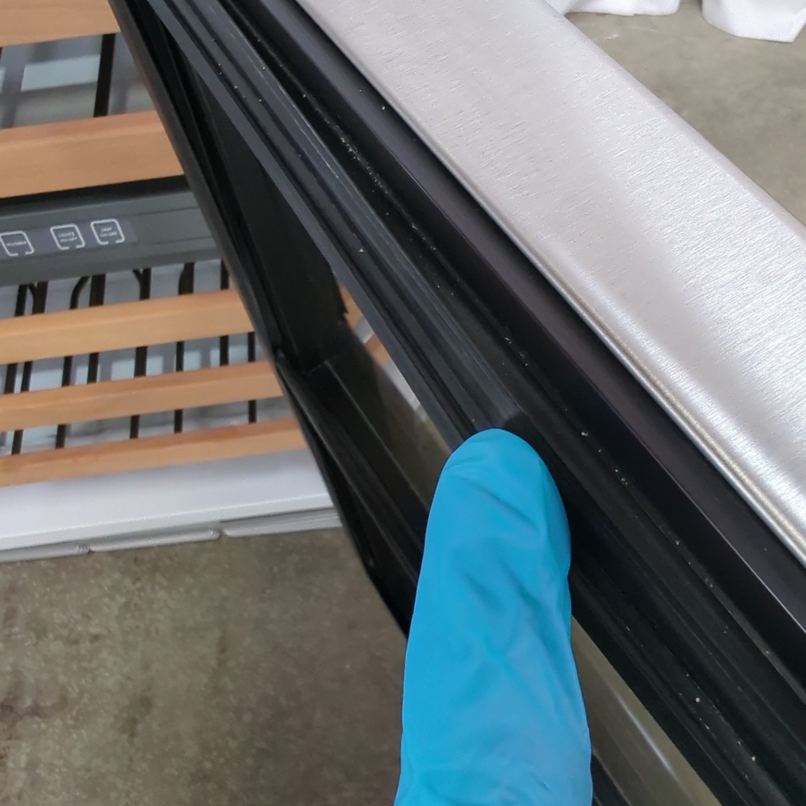 2014 Sub-Zero 424FS 24" Stainless Steel Standalone/Undercounter Wine Cooler