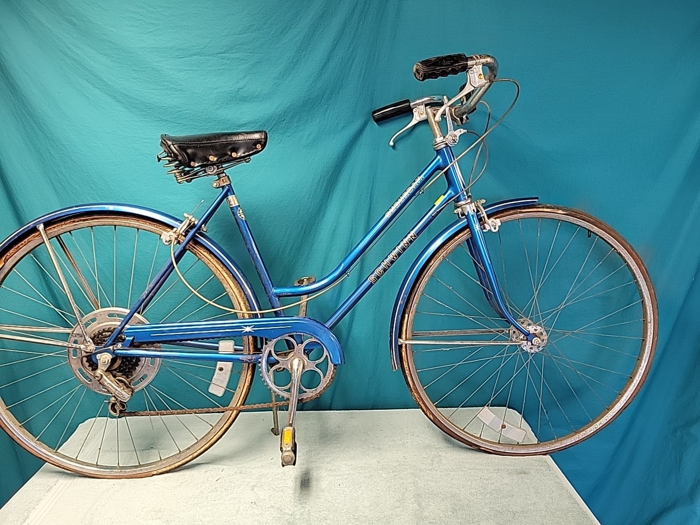 April 1977 Schwinn Suburban Complete Bicycle. Bike Rolls Smooth. Tires Dry Rot