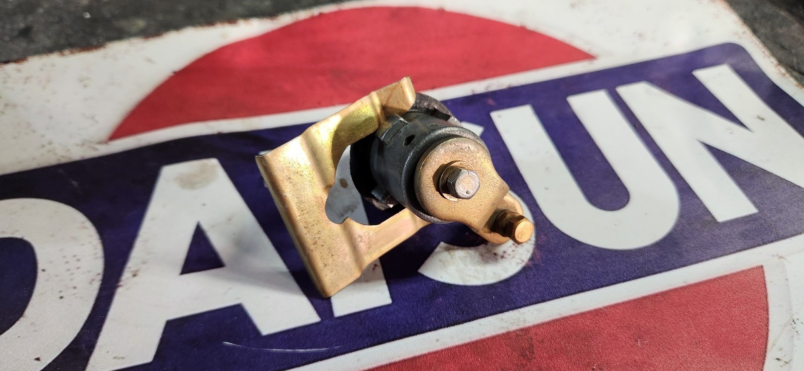 Datsun 70- 78 240z 260z 280z Hatch Lock w/ Clip NO KEY