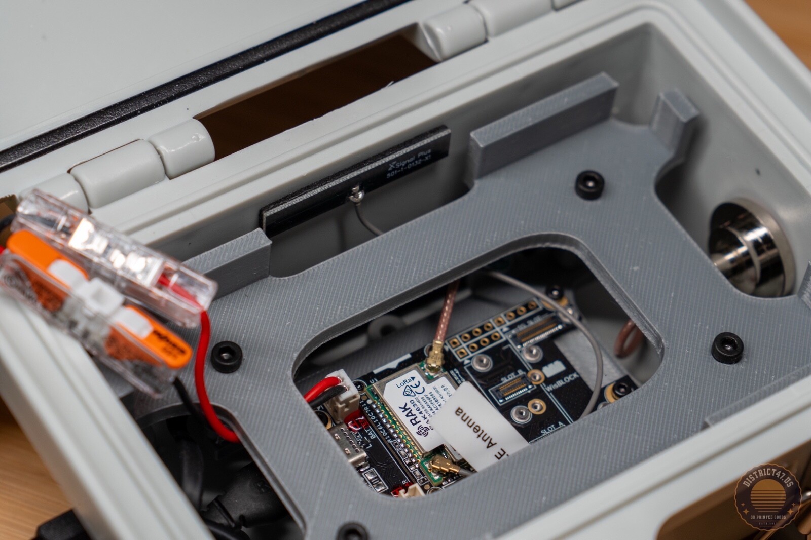 Outdoor Solar Meshtastic Off-Grid node with 22,000mah built-in Battery