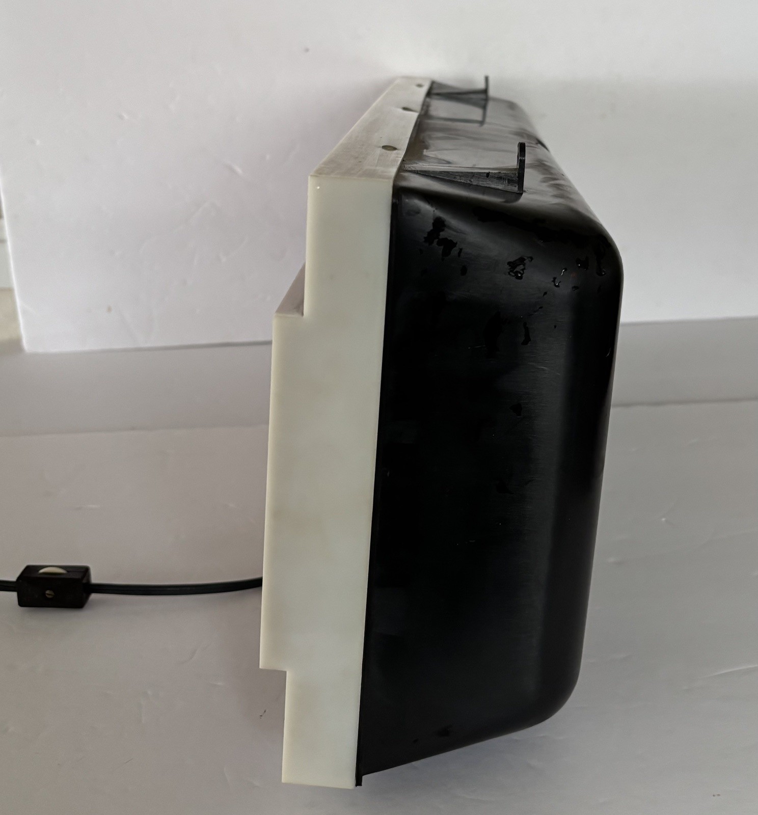 VINTAGE ADVERTISING SCHLITZ BEER LIGHTED ELECT SIGN WORKS 22” X 8.5”