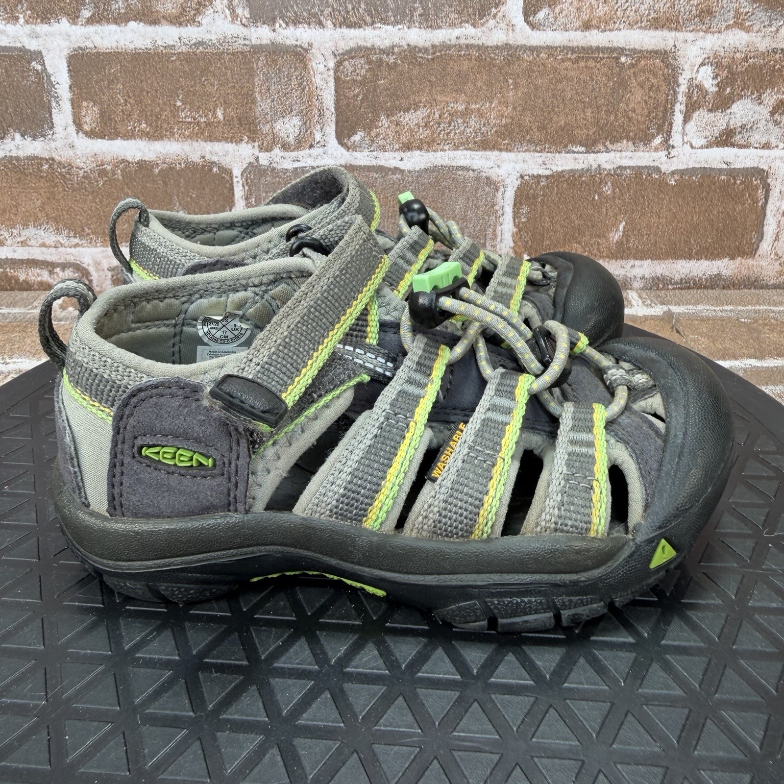 Keen Newport H2 Waterproof Trail Hiking Sandals Gray Lime Boys Toddler Size 10