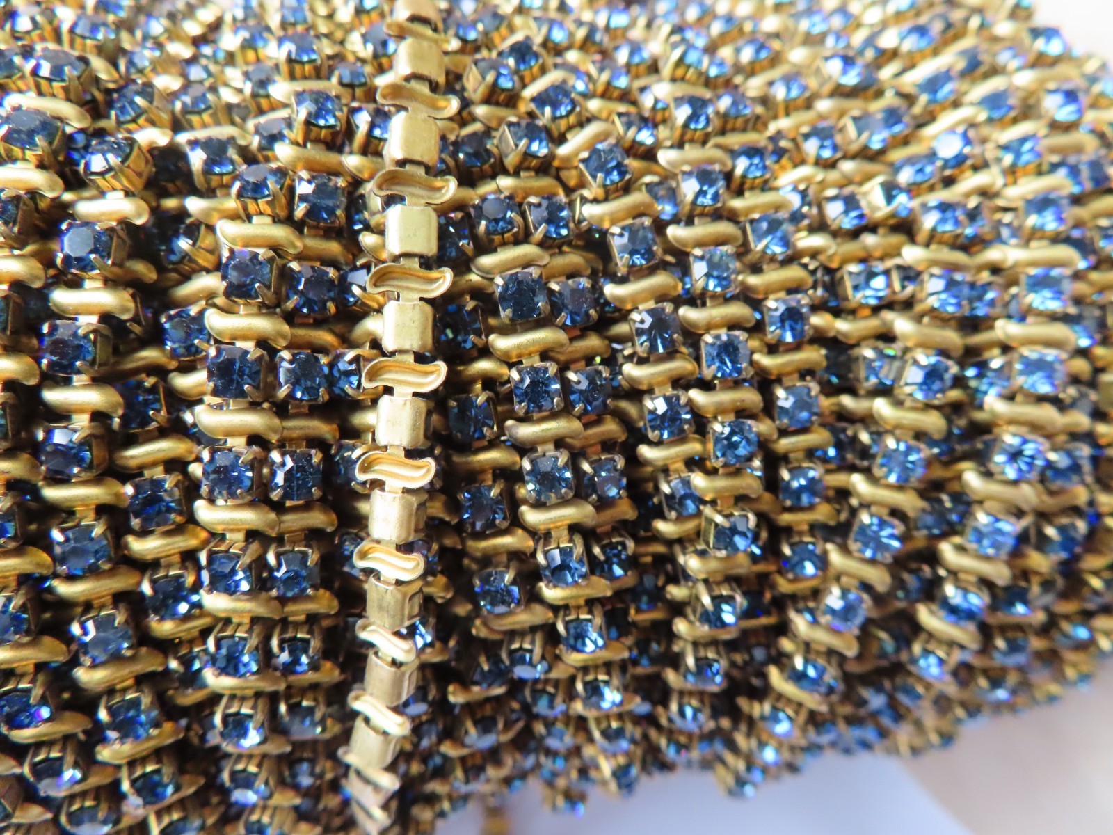 6 Feet Swarovski Rhinestone fancy S chain 24pp Montana ./ Brass