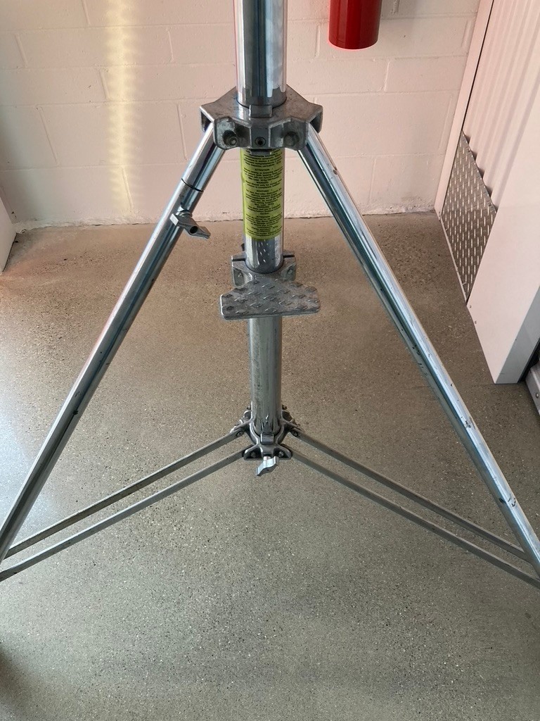 Manfrotto 087NW Steel WIND-UP PHOTOGRAPHY STAND Heavy Duty w/Wheels & Brake