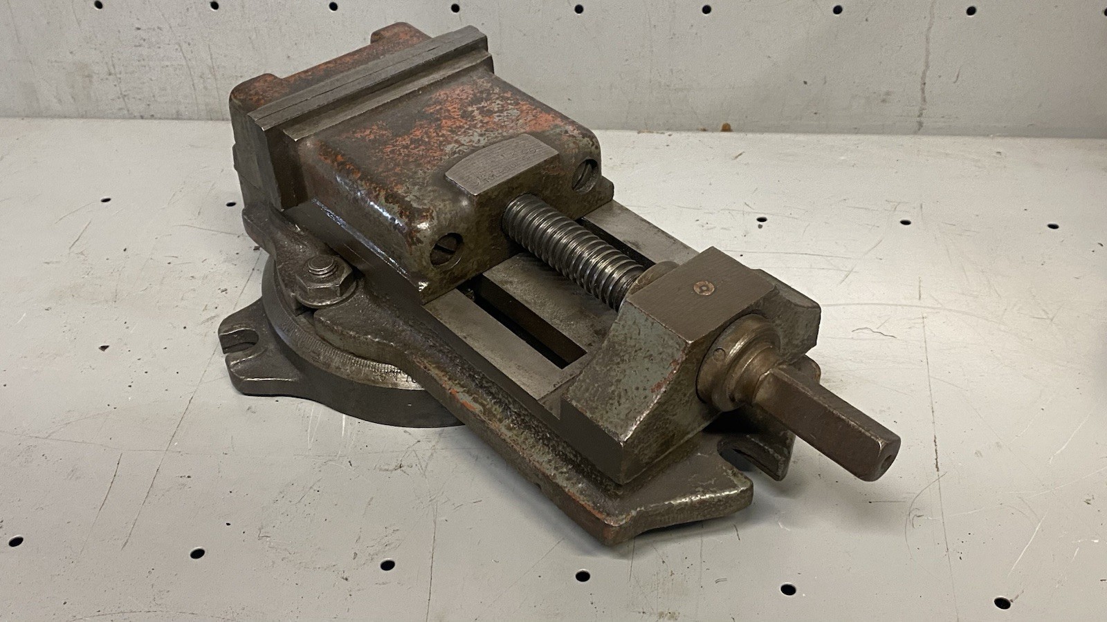 L W CHUCK Milling Machine Vise W/ Swivel Base