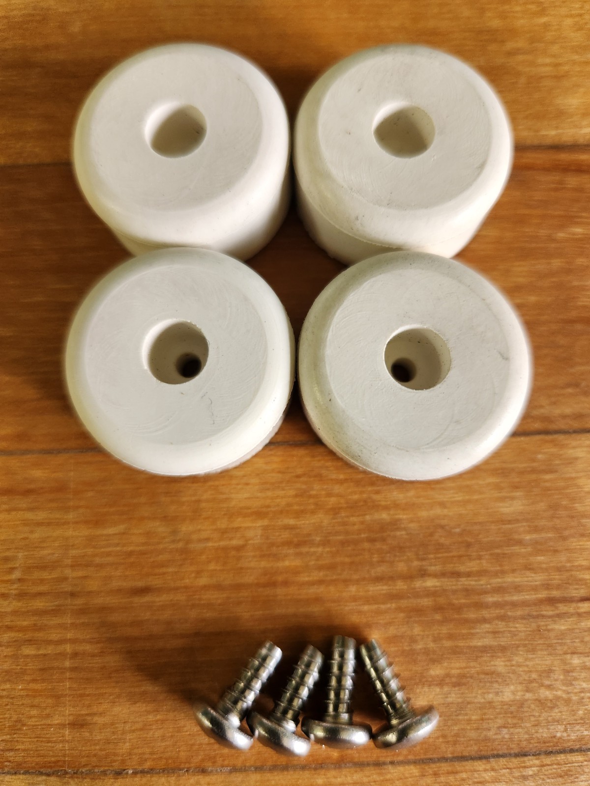 Hobart N50 Rubber Feet Kit of 4 + Screws, Parts 00-271650 and SD-008-43 - NEW