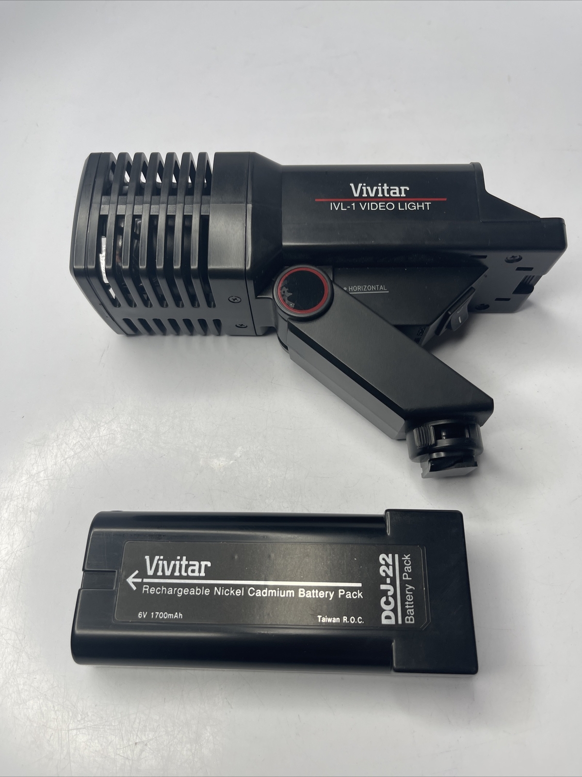 Vivitar IVL-1 Video Light And Battery Photography Lighting Nice Condition