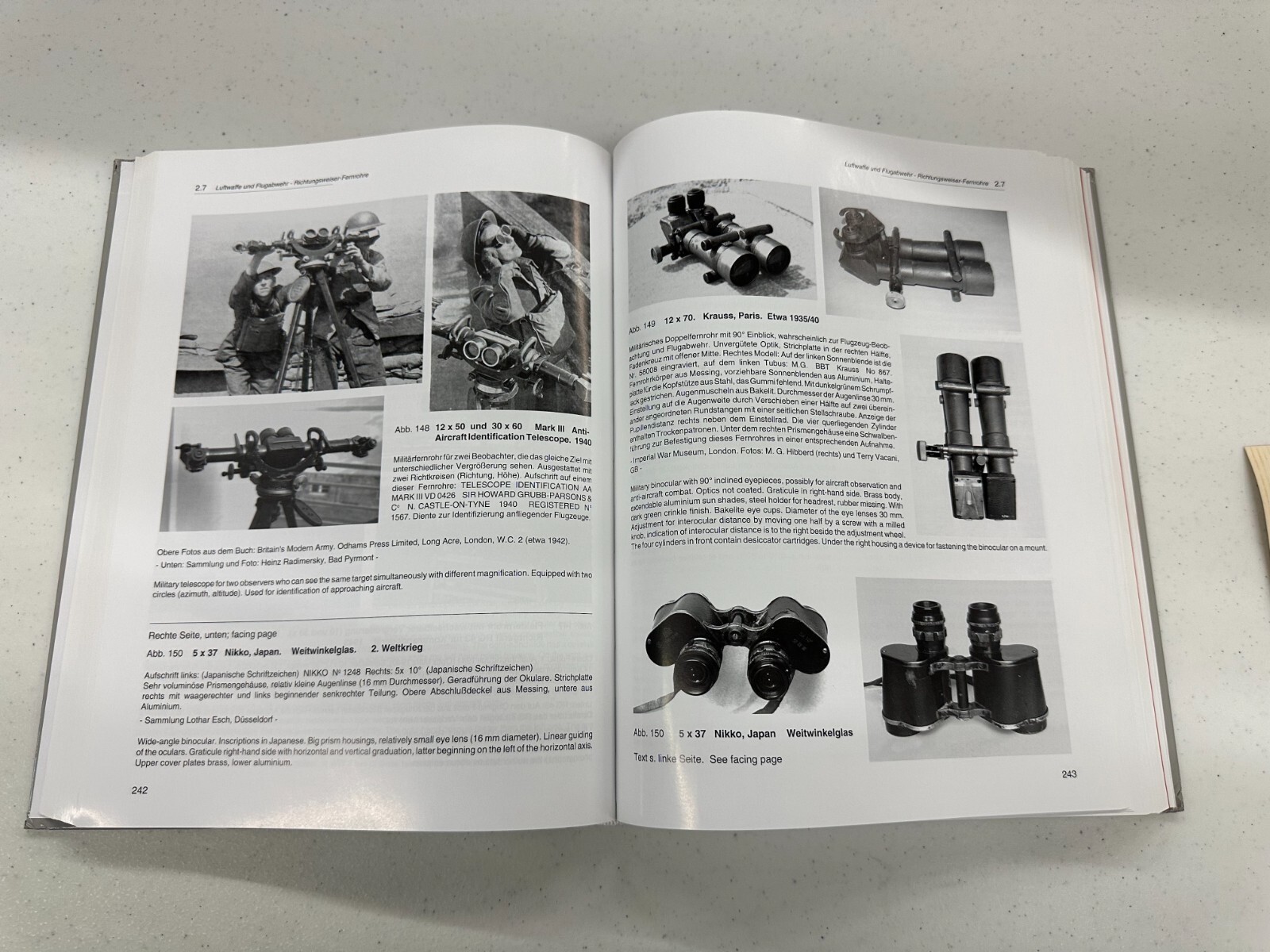 Militärische Ferngläser und Fernrohre: Military Binoculars and Telescopes