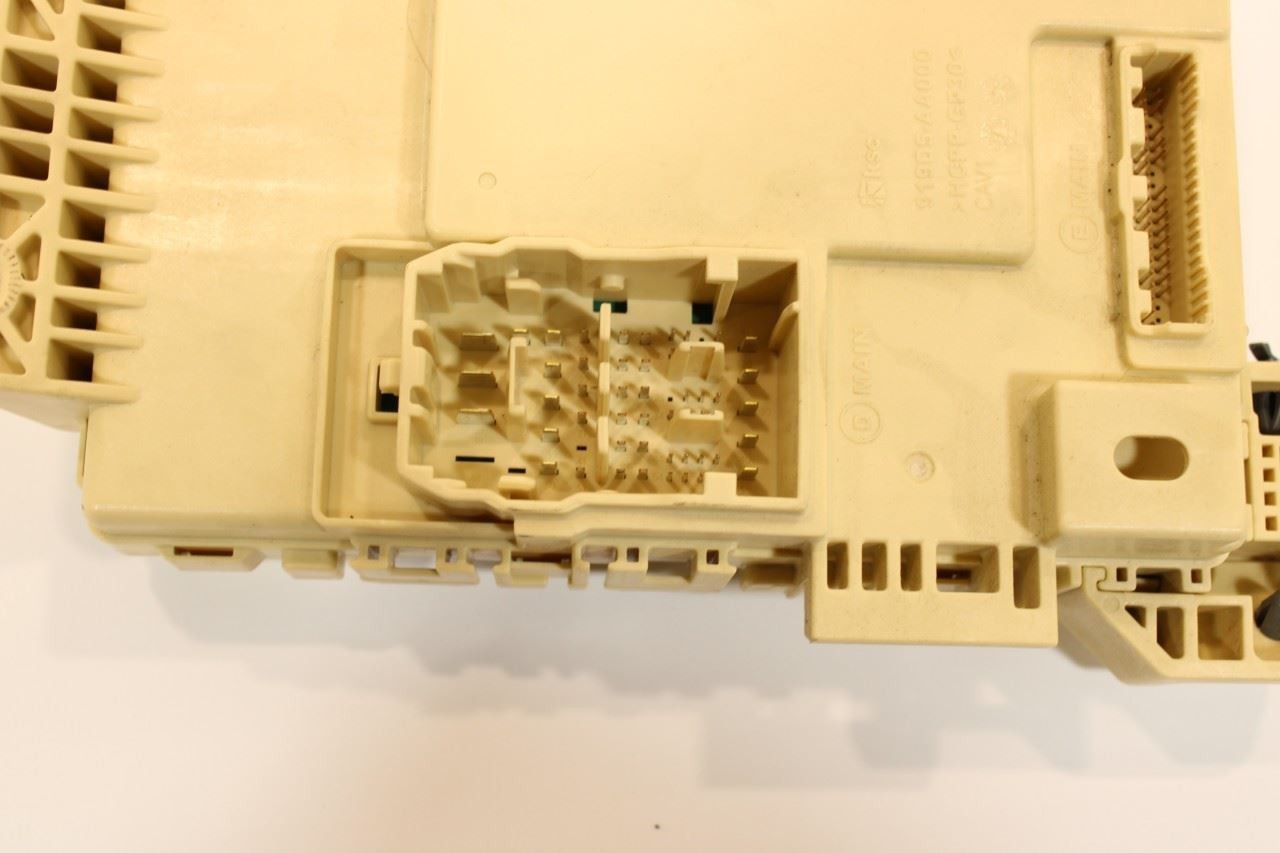 2021-2023 HYUNDAI ELANTRA CABIN FUSE RELAY JUNCTION BOX MODULE 91950-AA960 OEM