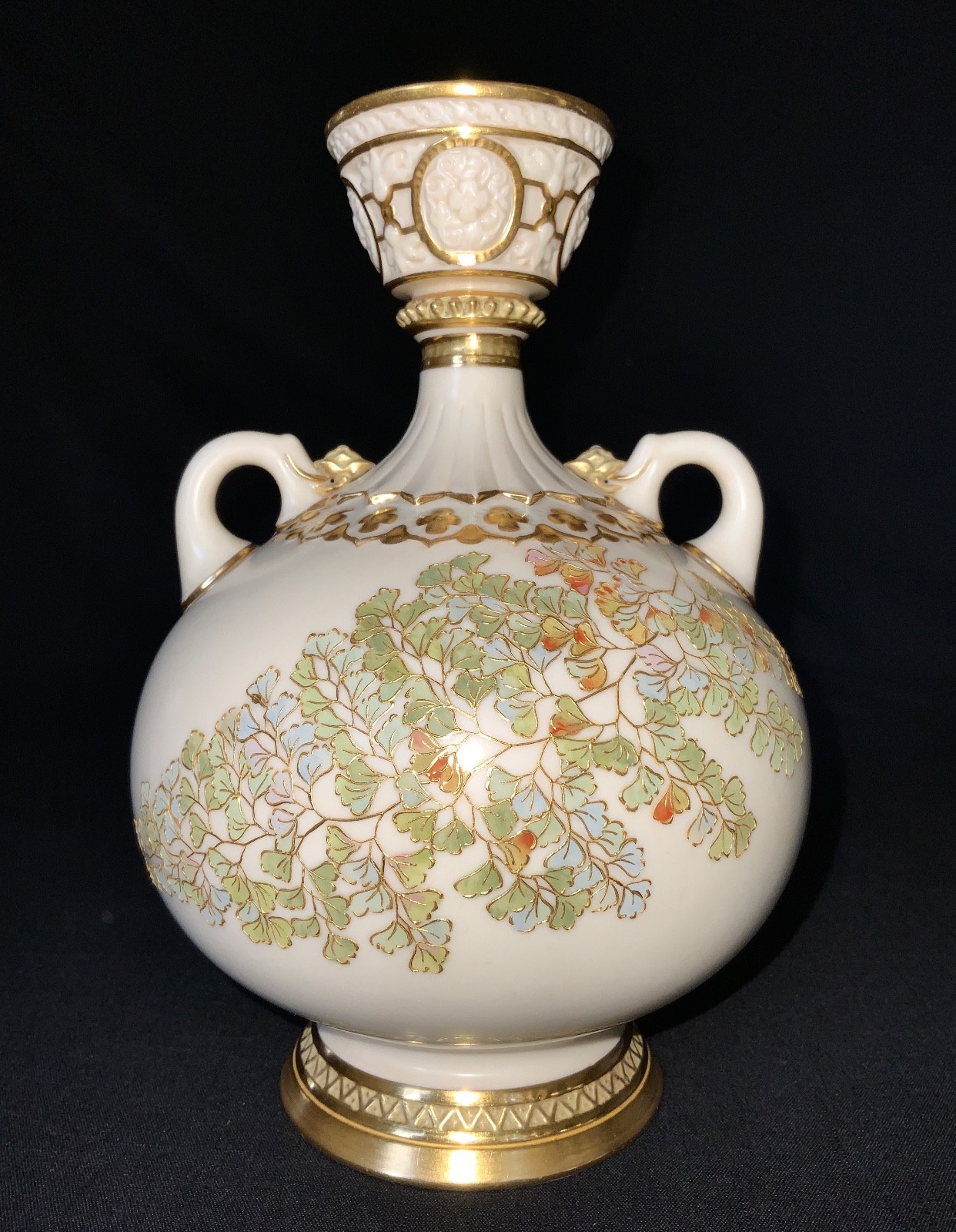 ANTIQUE ROYAL WORCESTER GILT & PAINTED HANDLED VASE C. 1884-1889 #1109 8 7/8"H