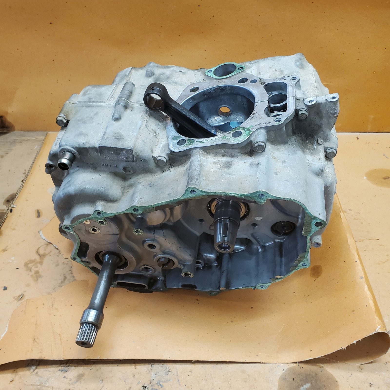 1997 Honda Foreman 400 4x4 Engine Motor Block Crank Case Crankcase Shaft Bottom