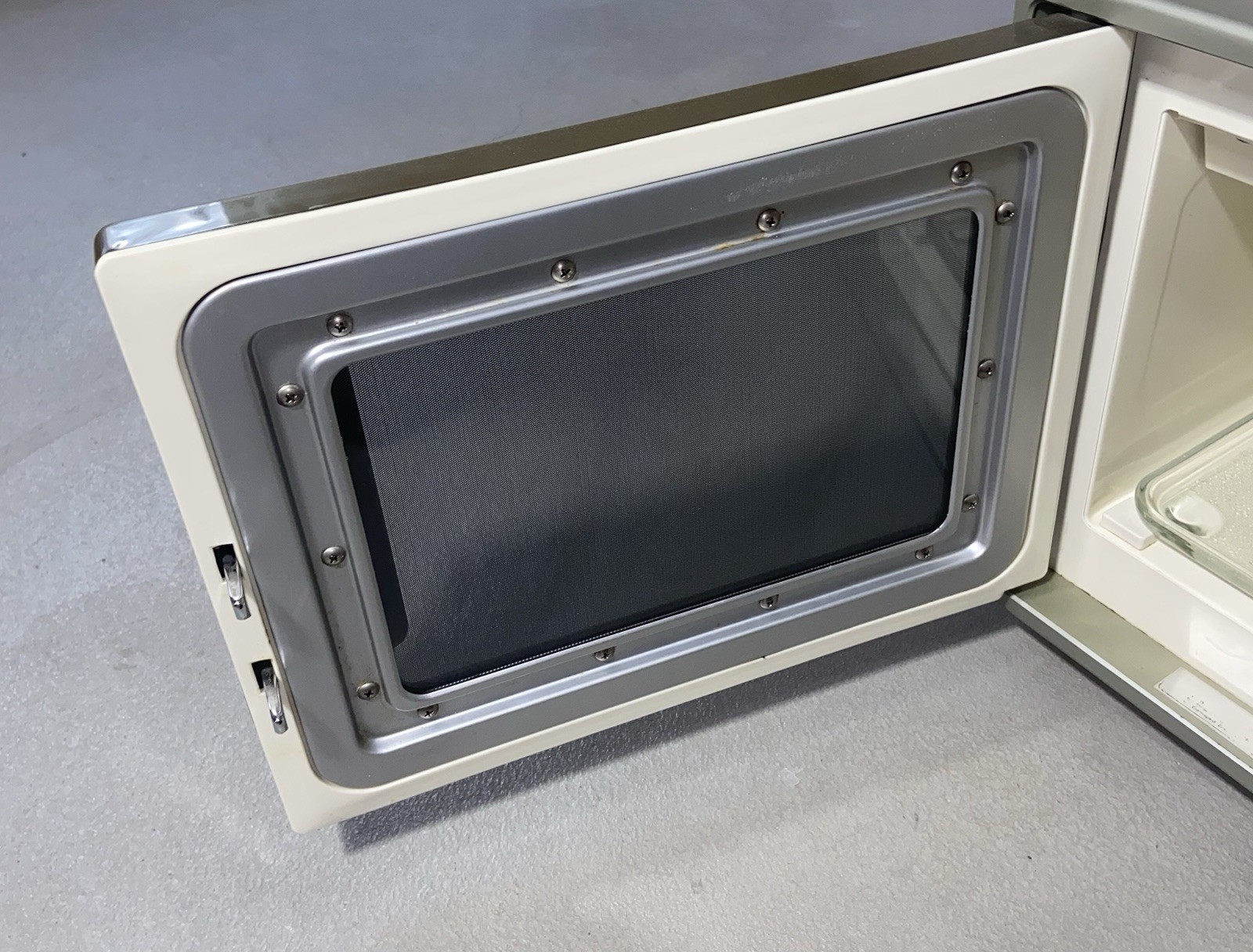 Vintage 80’s Samsung Microwave Oven Model RE-525D Faux Wood Grain Cooking Oven