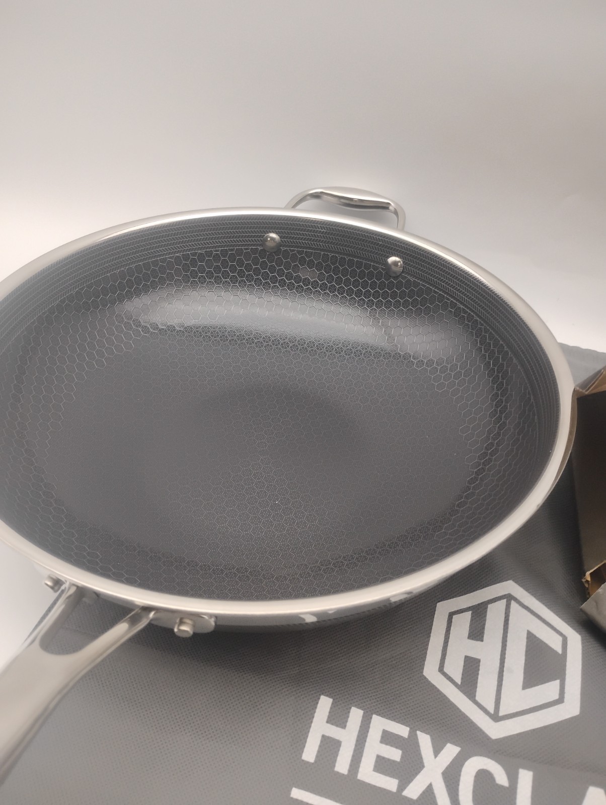 HexClad Hybrid Nonstick 12" Wok Stay-Cool Handle Dishwasher Friendly w/ Lid