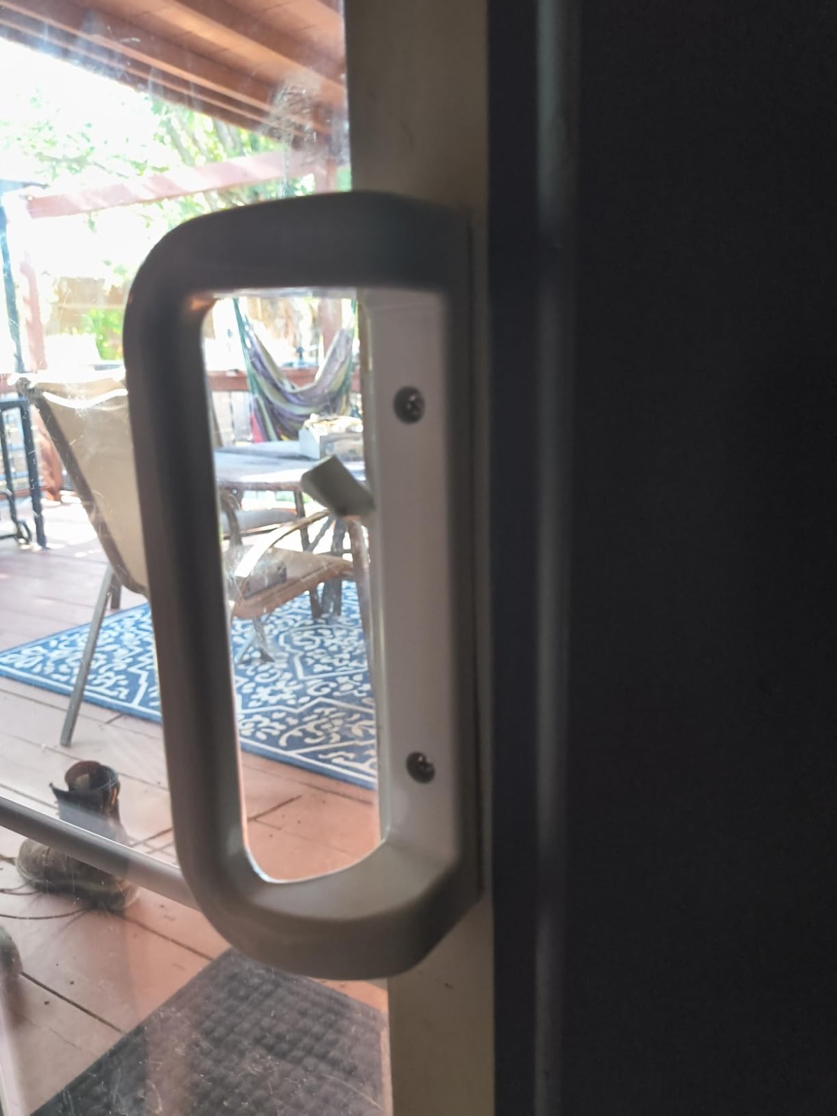 White Patio Sliding Door Handle w/ Lock Cylinder for 3 15/16" Hole Spacing