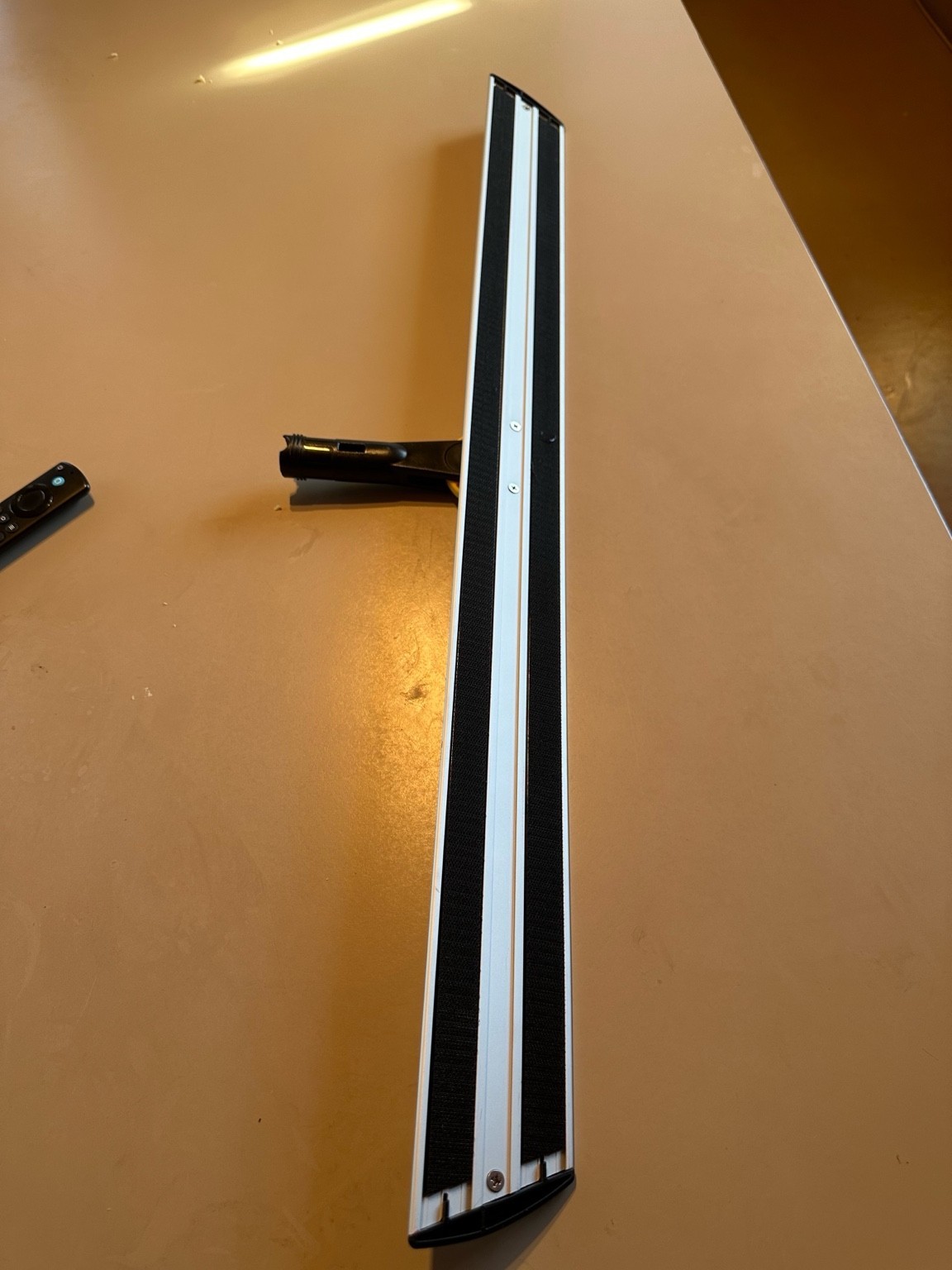 Rubbermaid Commercial HYGEN 35” Microfiber Mop Frame Q58000YL00 – New