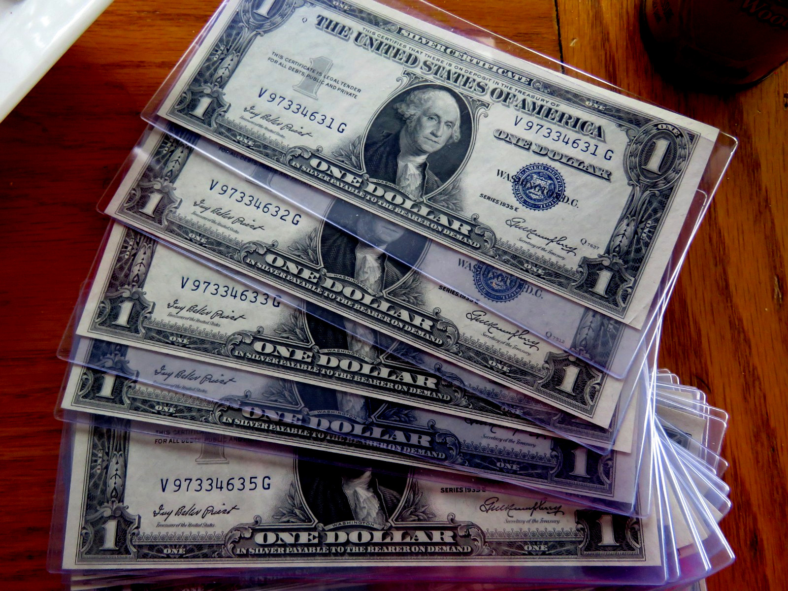 32 Sequential Crisp Gem Uncirculated 1935E $1 Silver Certificate in Sleeves K1