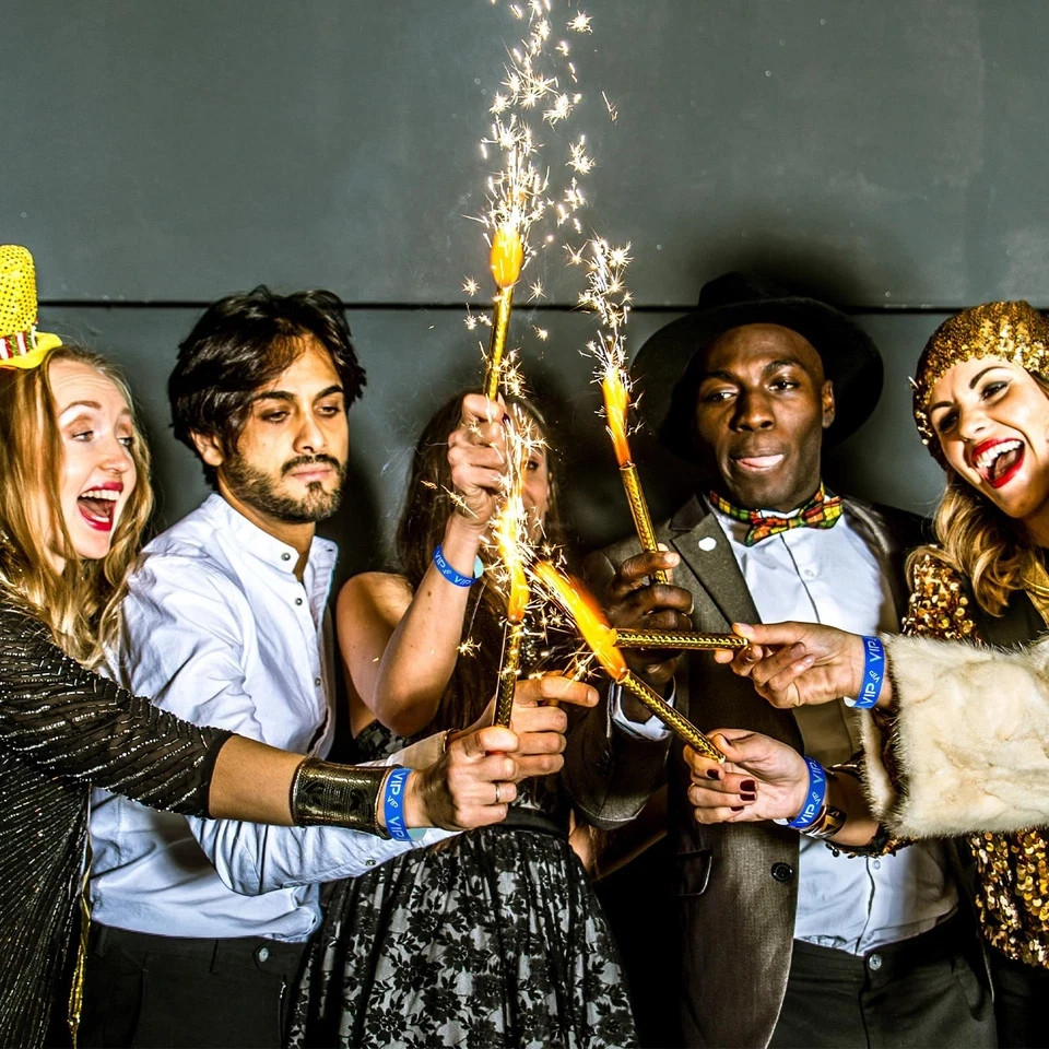 Teling 500 Pack VIP Plastic Wristbands Party Wristbands for Events VIP Custom