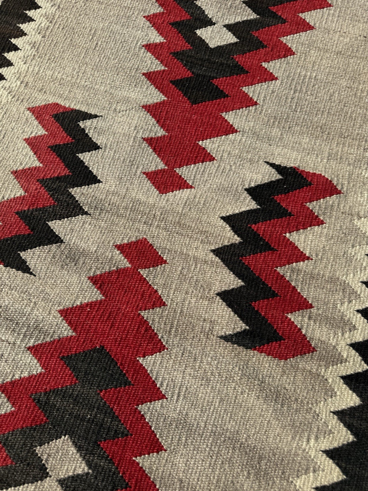 AUTHENTIC NAVAJO CABIN RUG c1920’s 60”X 32” XLNT NATIVE AMERICAN TIGHT WEAVING