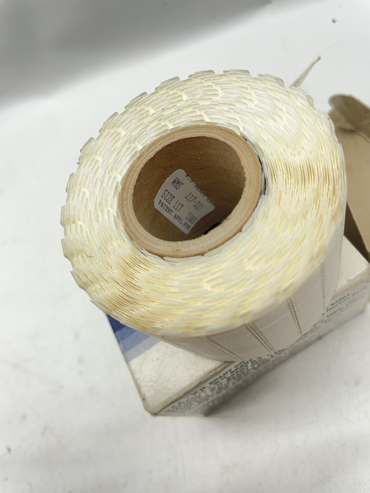 NEW BRADYSLEEVE WIREMARKER 32537 / WMS-117-321 500 CNT ROLL 1.5" X .35"