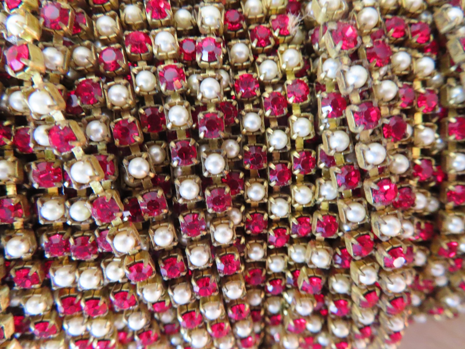 3 Ft. Swarovski Rhinestone chain 24pp Siam Ruby, round pearl/Brass.