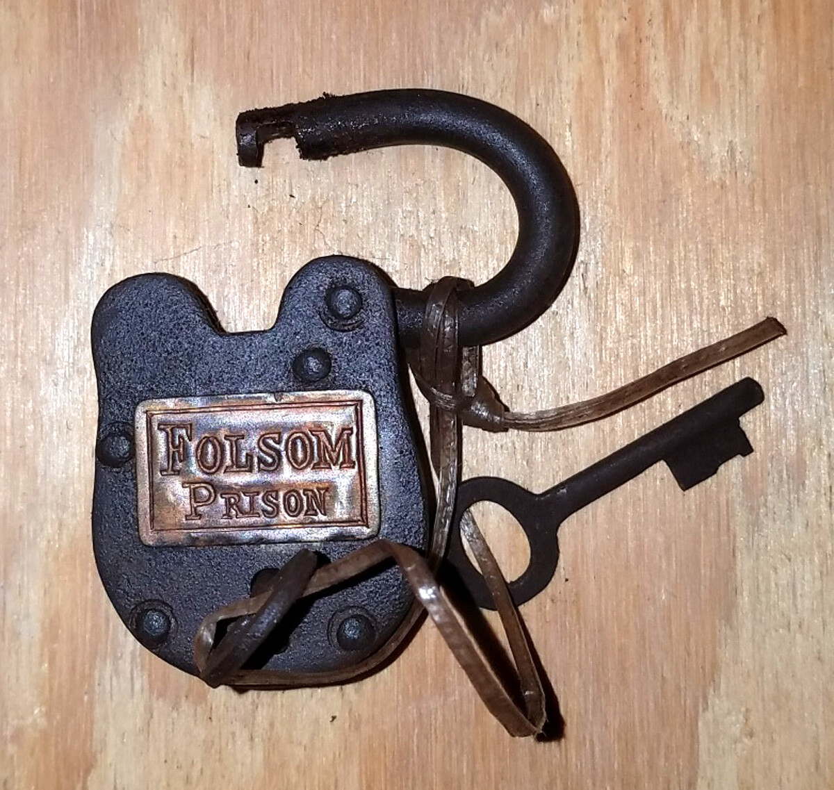 Folsom Prison Cast Iron Working Lock With 2 Keys Rusty Antique Finish
