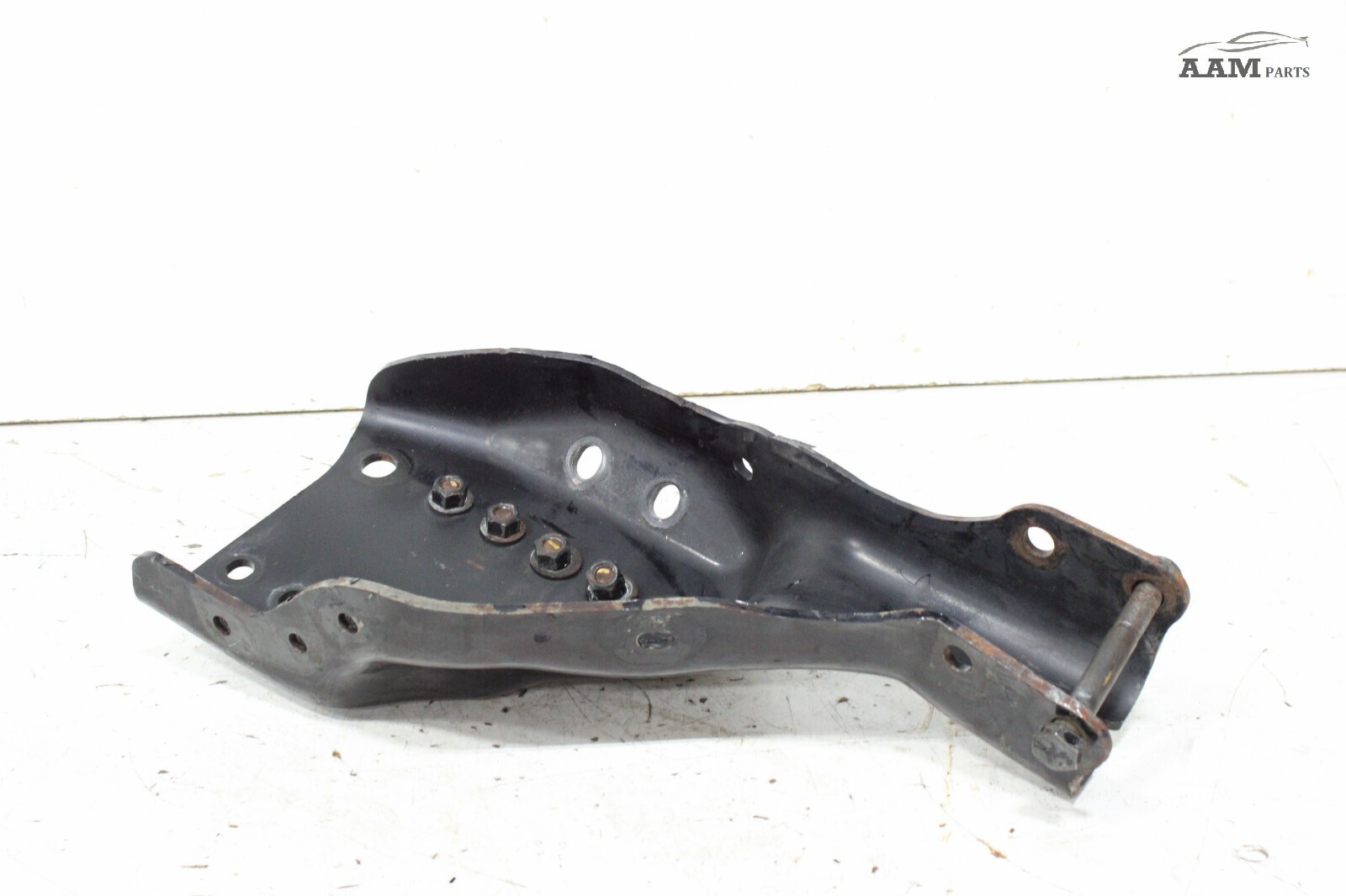 2018-2024 FREIGHTLINER CASCADIA FRONT LEFT FRAME HORN BUMPER MOUNT BRACKET OEM