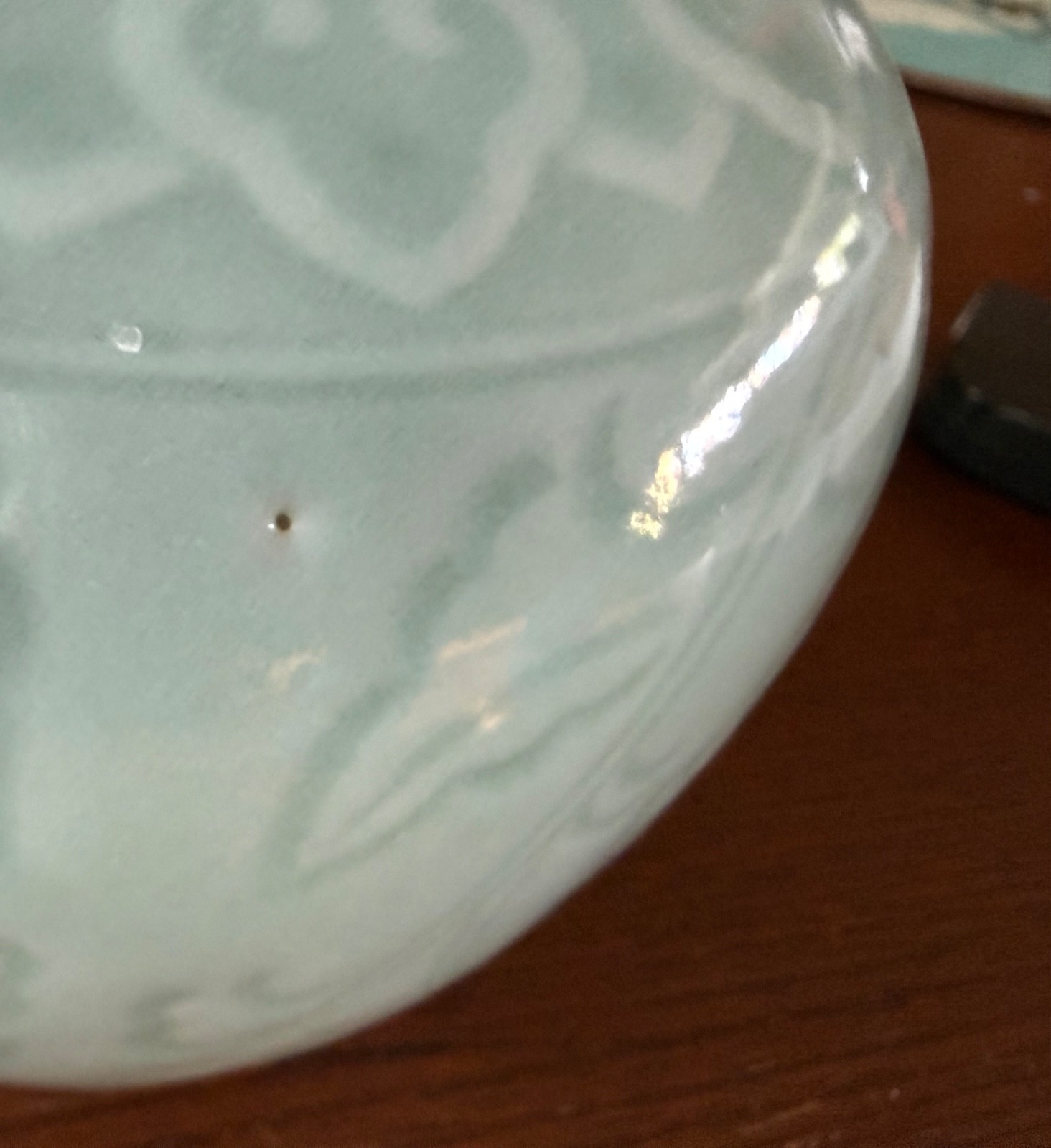 Vtg CHINESE CELADON GREEN PORCELAIN GINGER JAR & LID LOTUS FLOWERS 5.75”T X5”W