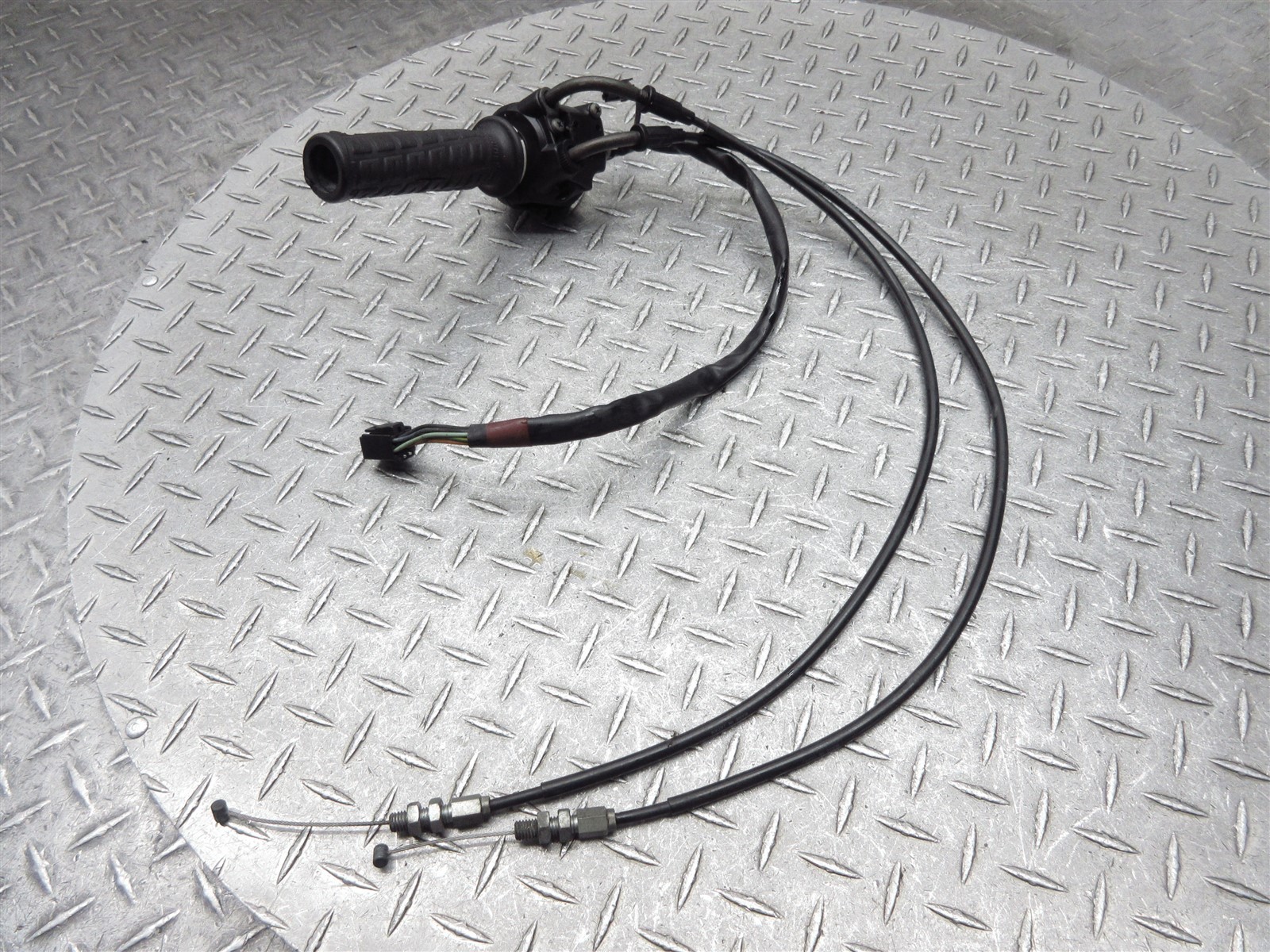 2003 03-04 Suzuki GSXR 1000 GSXR1000 Right Switch Throttle Control Cable Grip