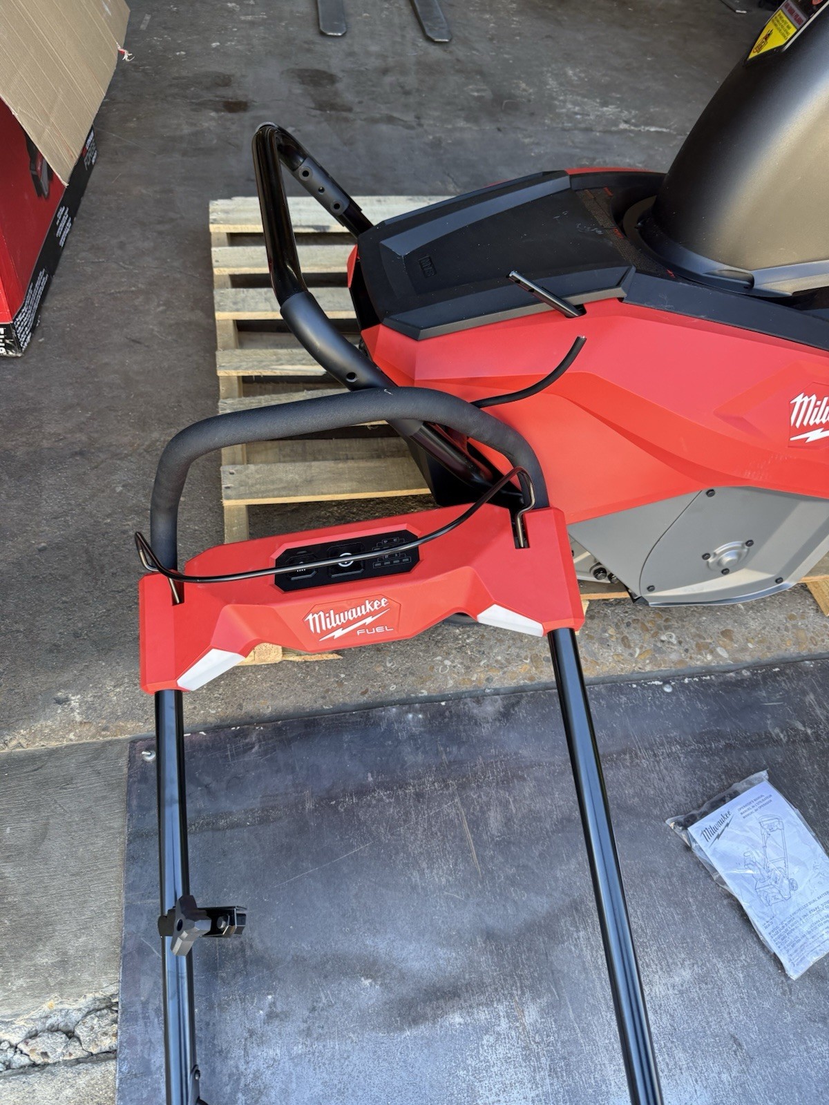 FOR REPAIR Milwaukee 3036-20 M18 FUEL 18V 21" Dual Battery Snow Blower Tool only