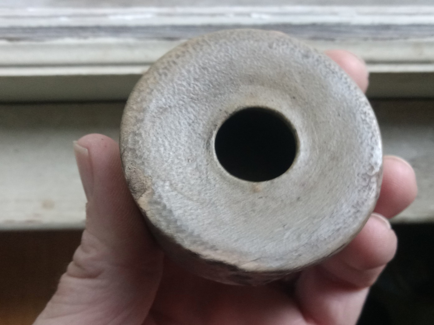 1770s ORIGINAL COLONIAL ERA SALT GLAZE STONEWARE INKWELL FROM NEW ENGLAND