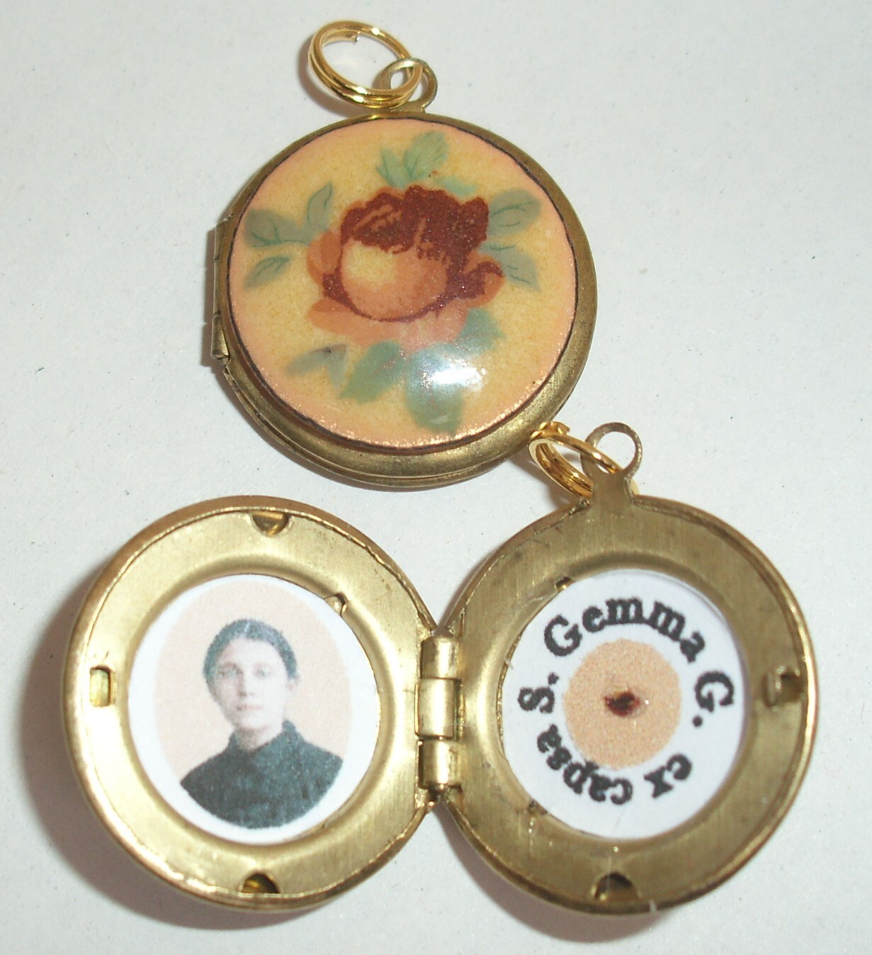 St Gemma Galgani Ex Capsa Relic Locket Red Rose, Used, Free Shipping