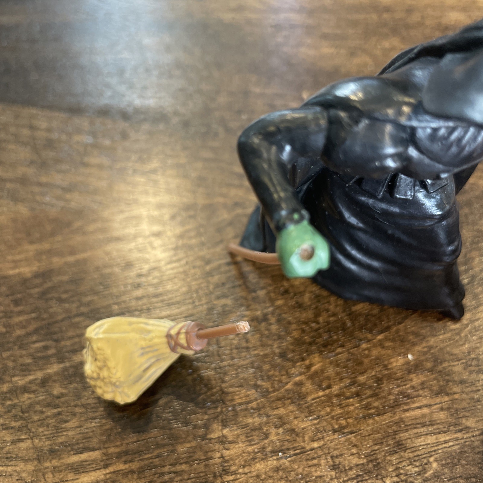 Vintage Wizard Of Oz Set Of 6 1939 Loew's Ren 1966 MGM 1987 Turner Macau Figures