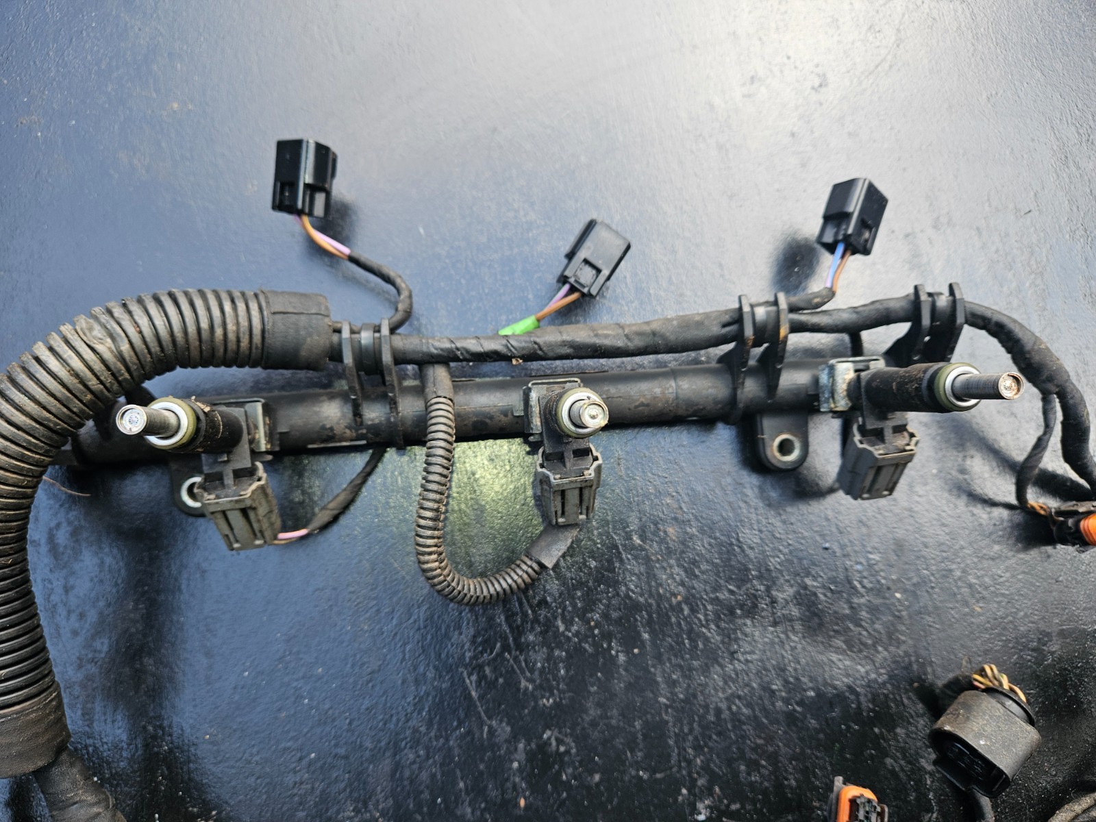 Sea Doo 2009 RXT 255 sc FUEL INJECTORS FUEL RAIL & WIRE HARNESS