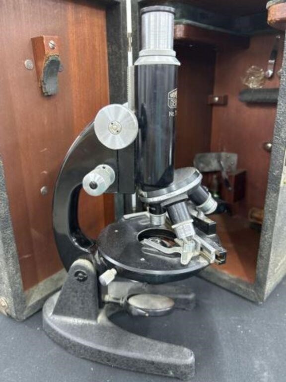 VINTAGE WWII WINKEL ZEISS GOTTINGEN MICROSCOPE with HARD CASE & PARTS