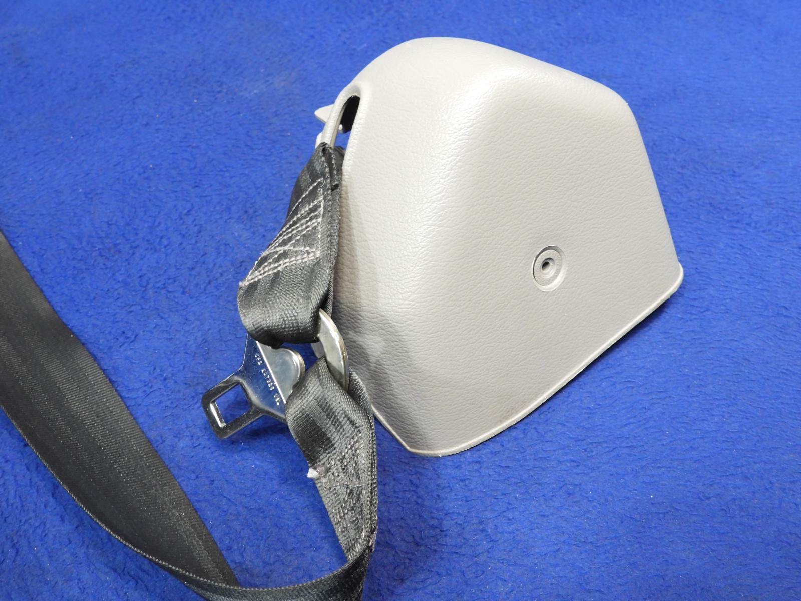 97 1997 Ford Mustang Convertible Gray Front Seatbelt Set Seatbelts OEM E48