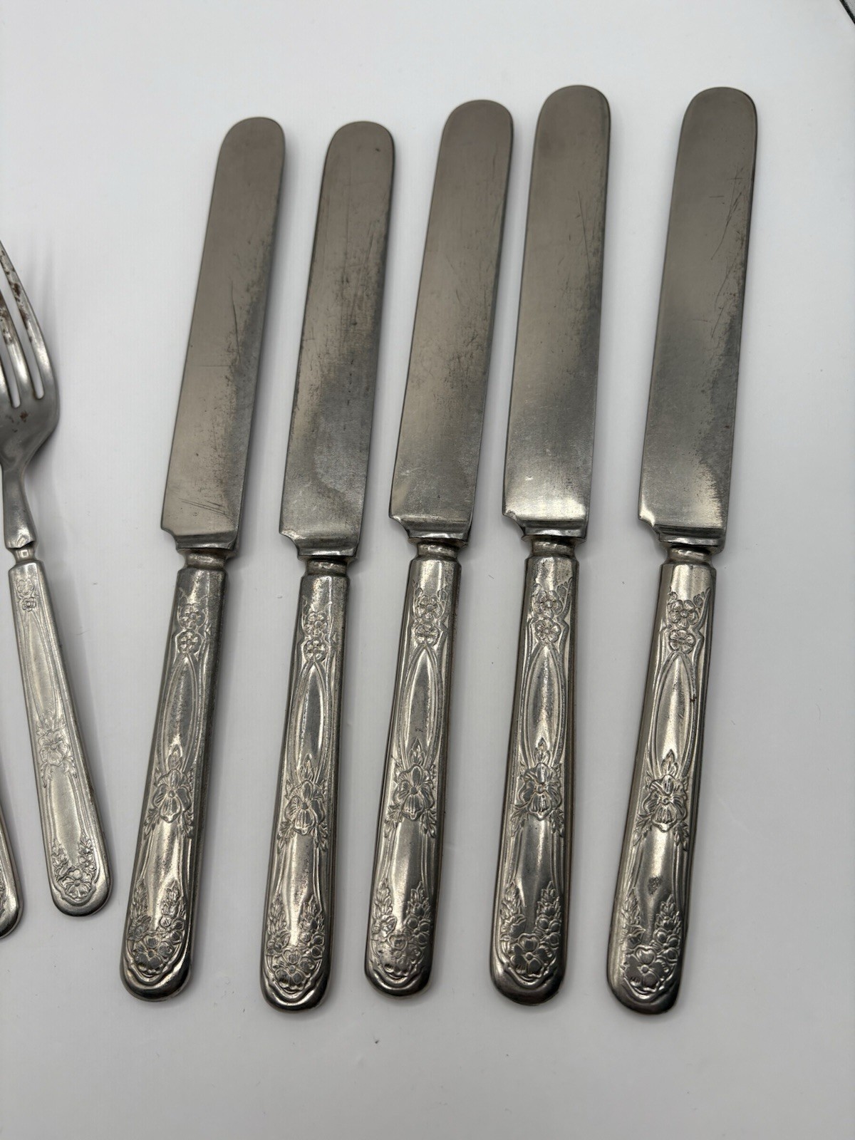 Vintage Silverplate Triple Rose Unbranded Knive And Fork Set READ