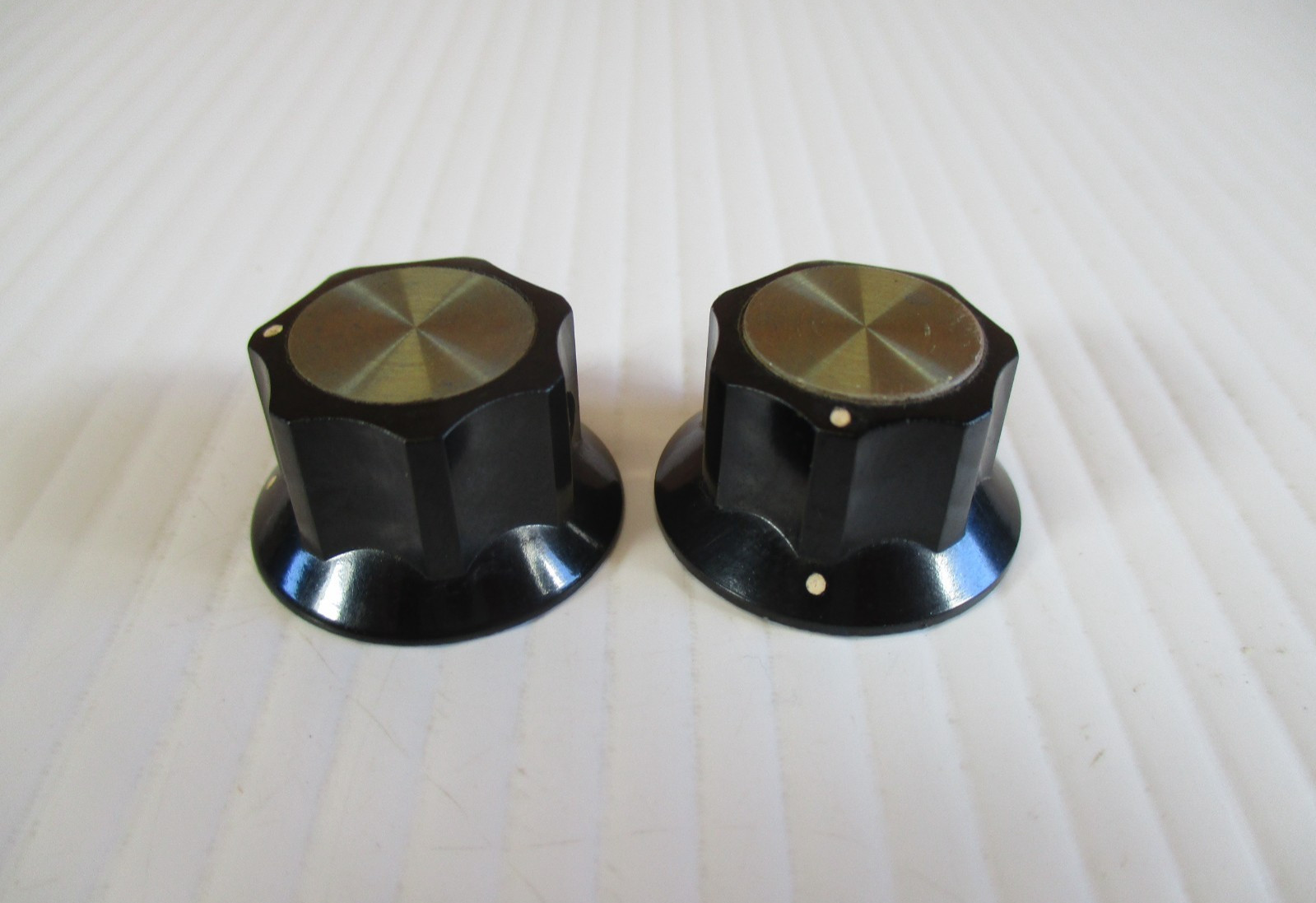 Black Knobs Sliver Centers Pair Guitar Amp Vintage Radio NOS Qty Av