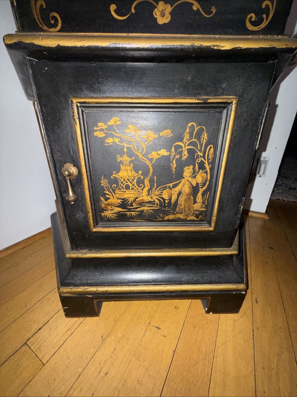 Vintage Chinoiserie Black Lacquered Hexagon Pagoda Curio Cabinet. Made In Italy