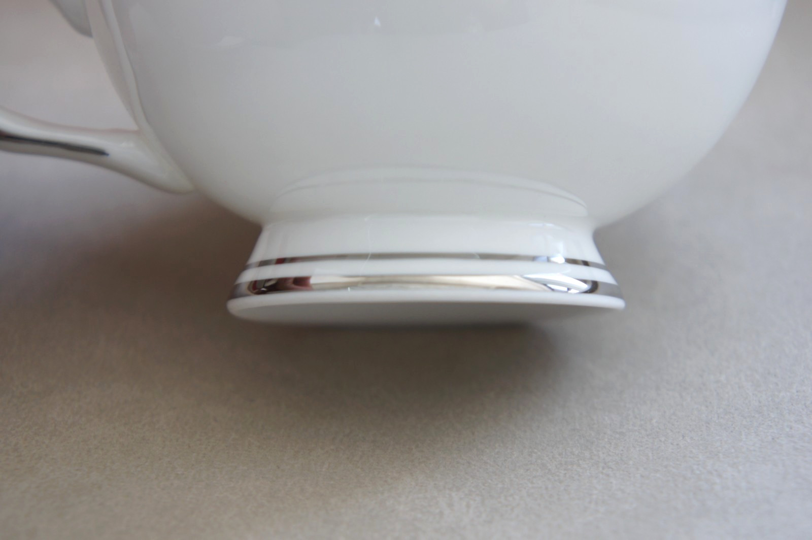 NIB Genuine Alfa Romeo Ceramic & Porcelain White Coffee Tea Cup Dish Saucer Set